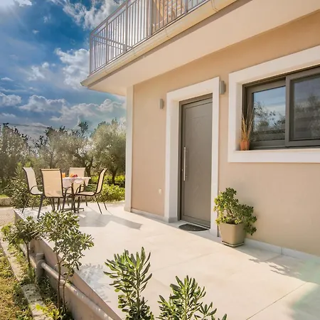 3-bedroom Countryside Retreat Mouzákion